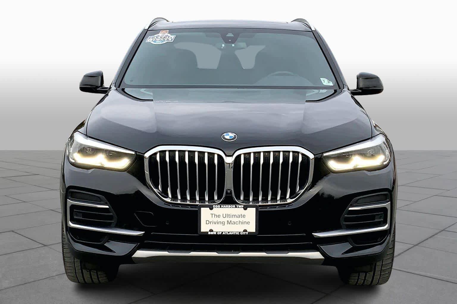 Used 2022 BMW X5 xDrive40i w/ Parking Assistance Package AWD/4WD image 3