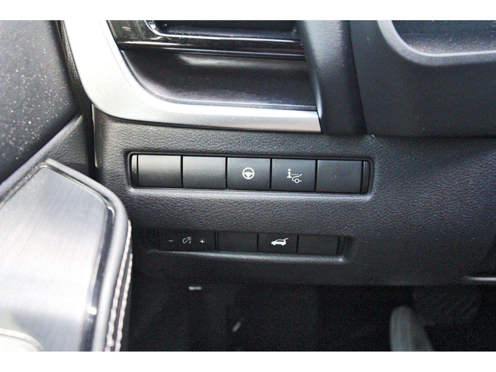 Used 2021 Nissan Rogue Platinum FWD image 18
