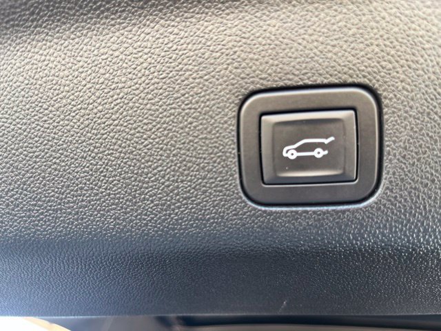 Used 2025 Chevrolet Suburban Premier AWD/4WD image 11