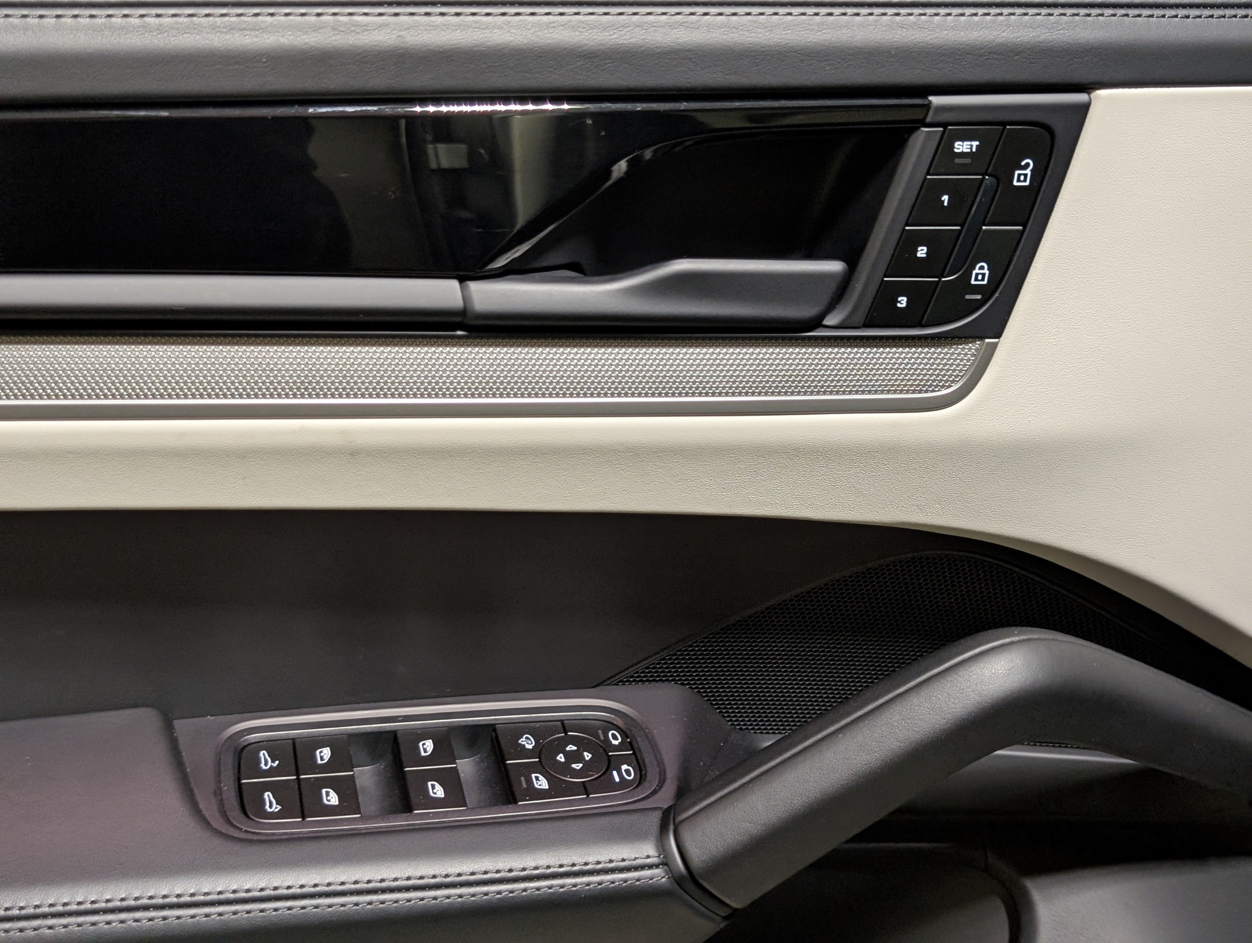 Certified 2025 Porsche Cayenne S AWD/4WD image 21