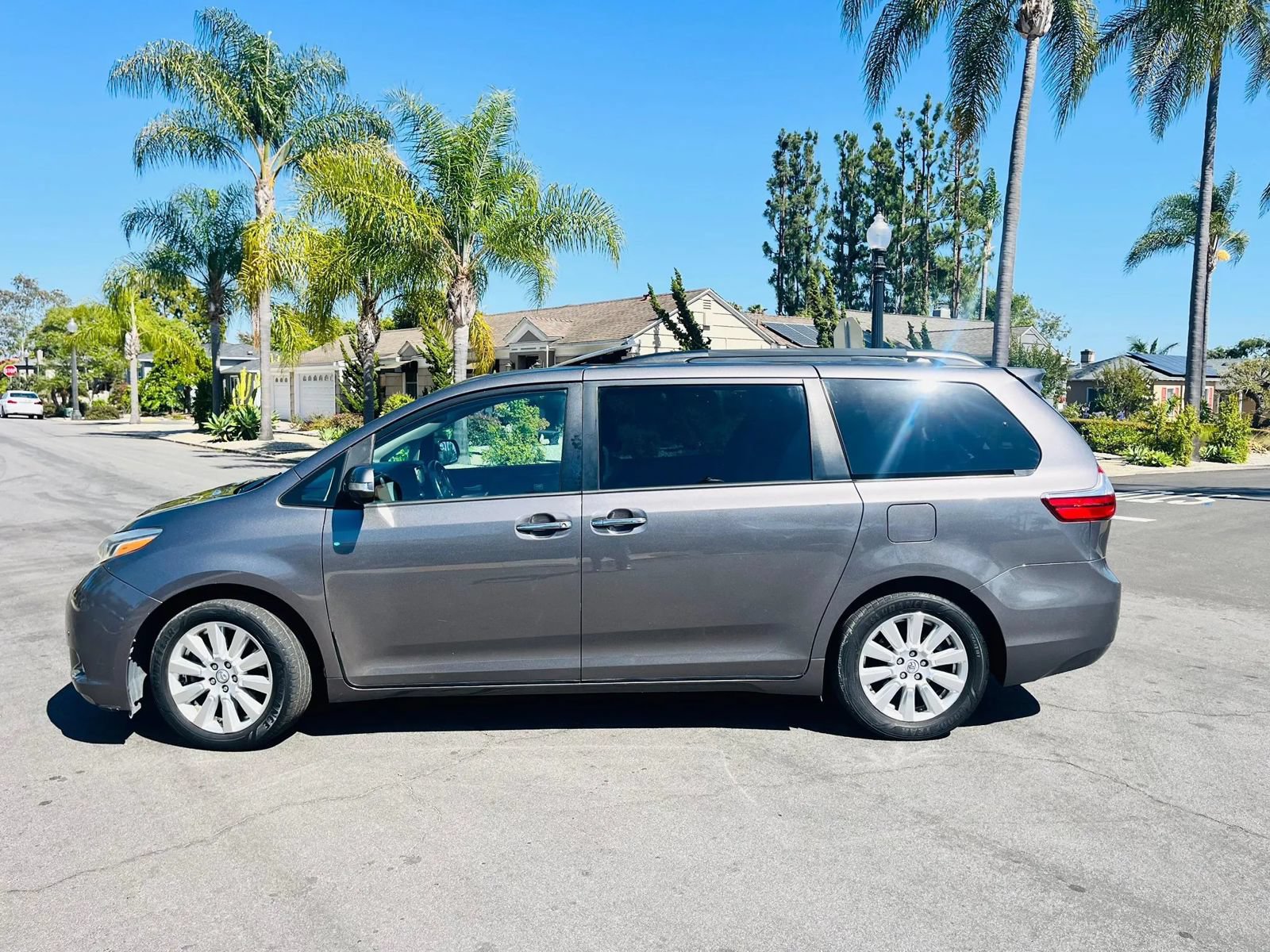 Used 2017 Toyota Sienna Limited FWD image 23