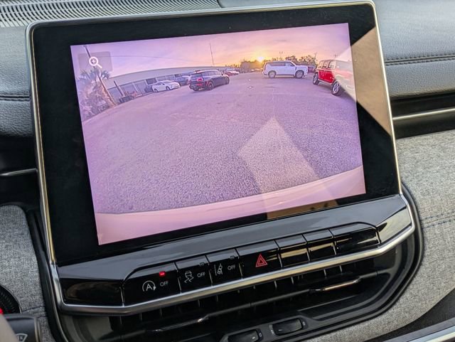 Used 2024 Jeep Compass Latitude image 23