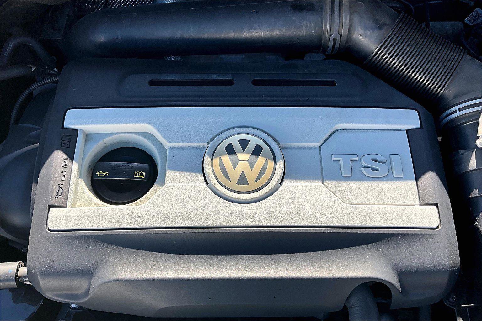 Used 2014 Volkswagen GTI Wolfsburg Edition image 33