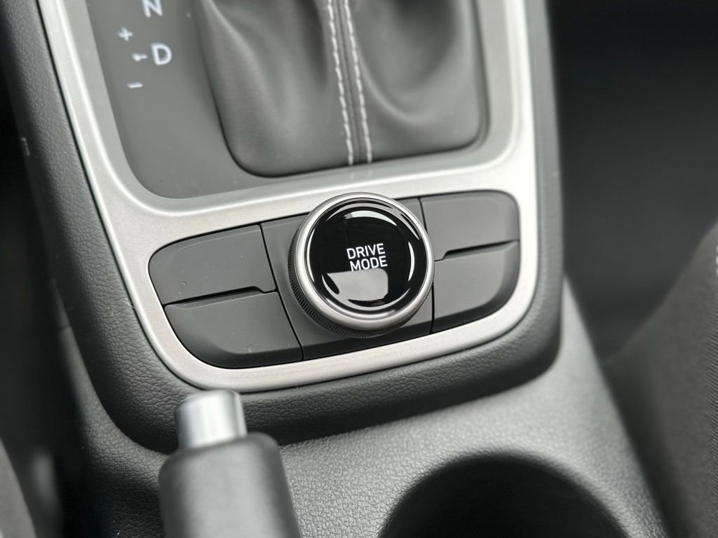 Used 2023 Hyundai Venue SEL w/ Cargo Package image 15