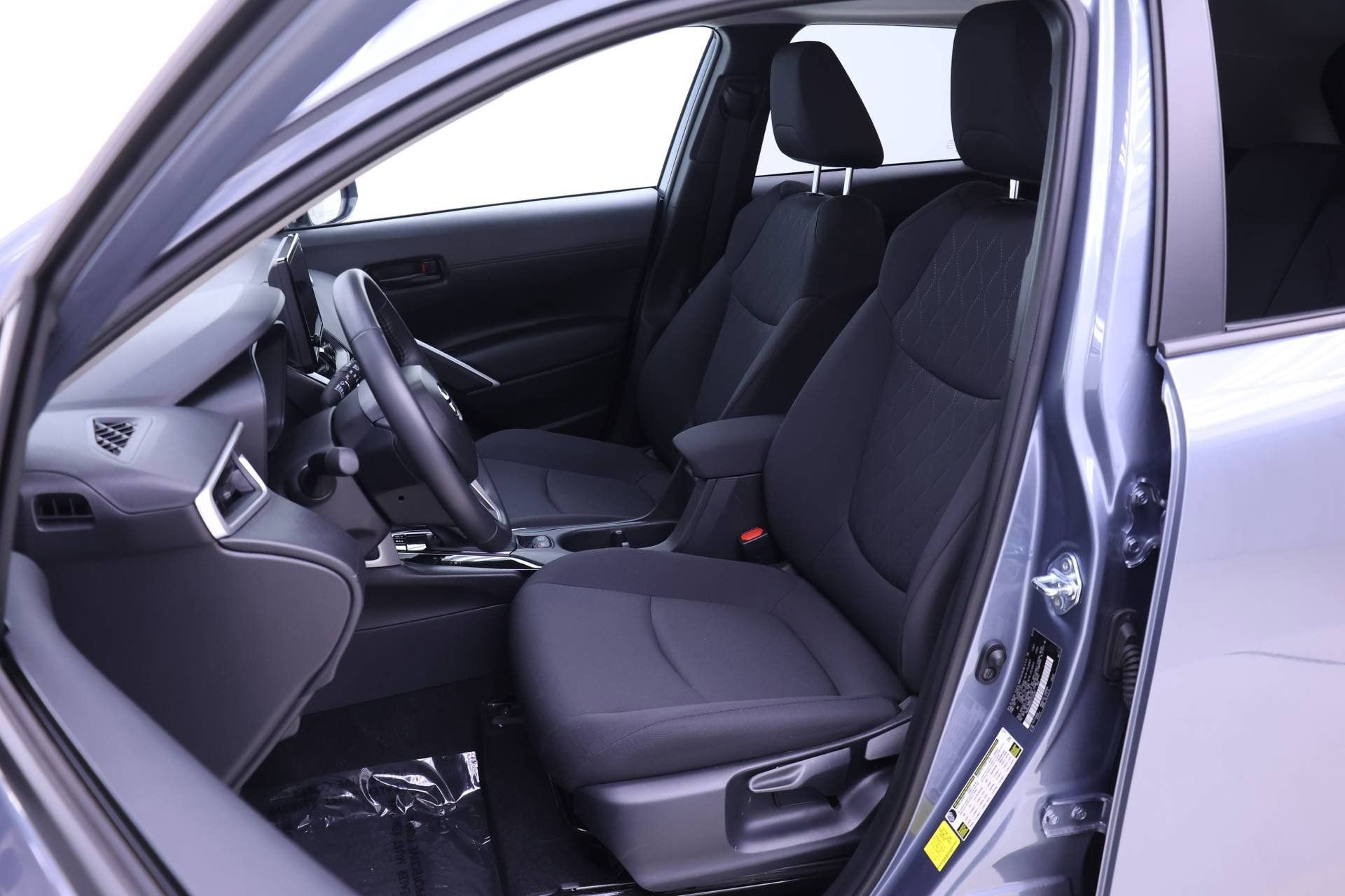 Certified 2025 Toyota Corolla Cross LE image 4