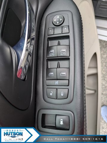 Used 2017 Dodge Grand Caravan SXT image 18