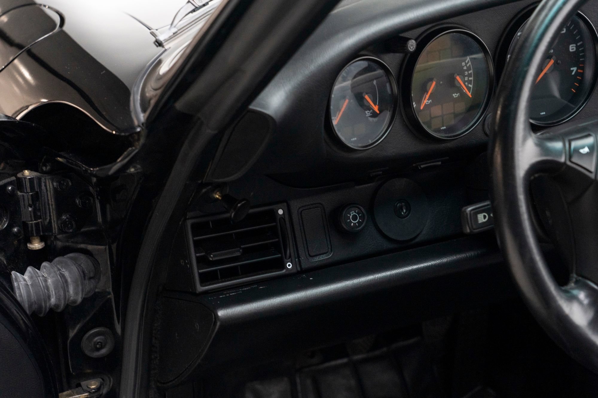 Used 1991 Porsche 911 Carrera RWD image 21