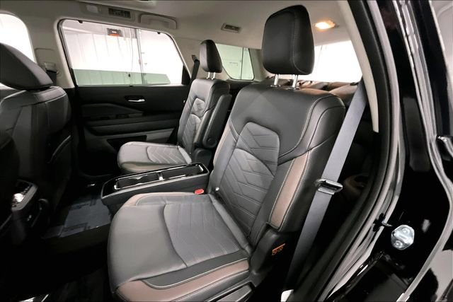 New 2025 Nissan Pathfinder Platinum w/ Lighting Package (N93) image 11