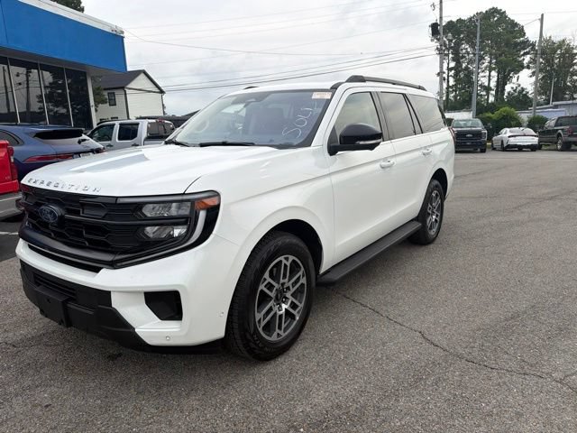 Used 2025 Ford Expedition Active AWD/4WD image 9