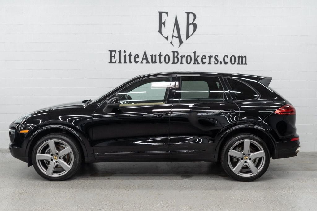 Used 2017 Porsche Cayenne Platinum Edition AWD/4WD image 2