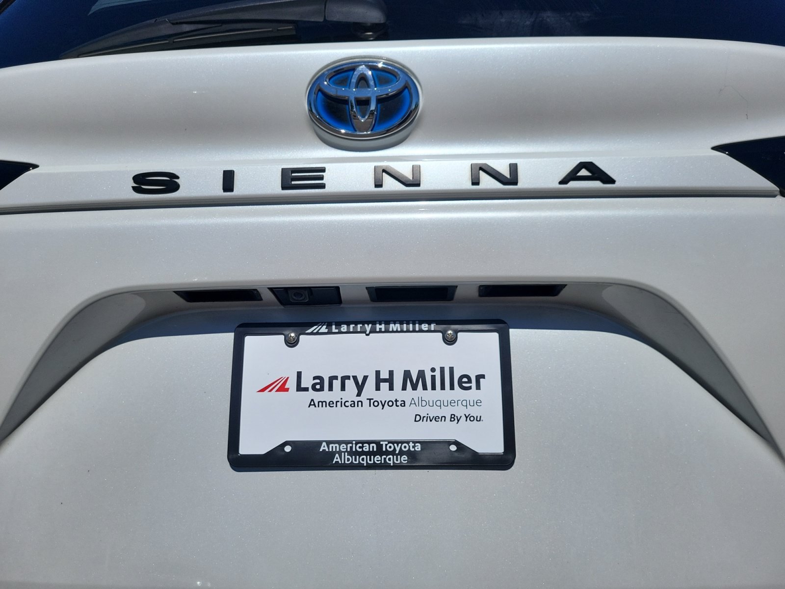 Used 2025 Toyota Sienna XLE FWD image 28