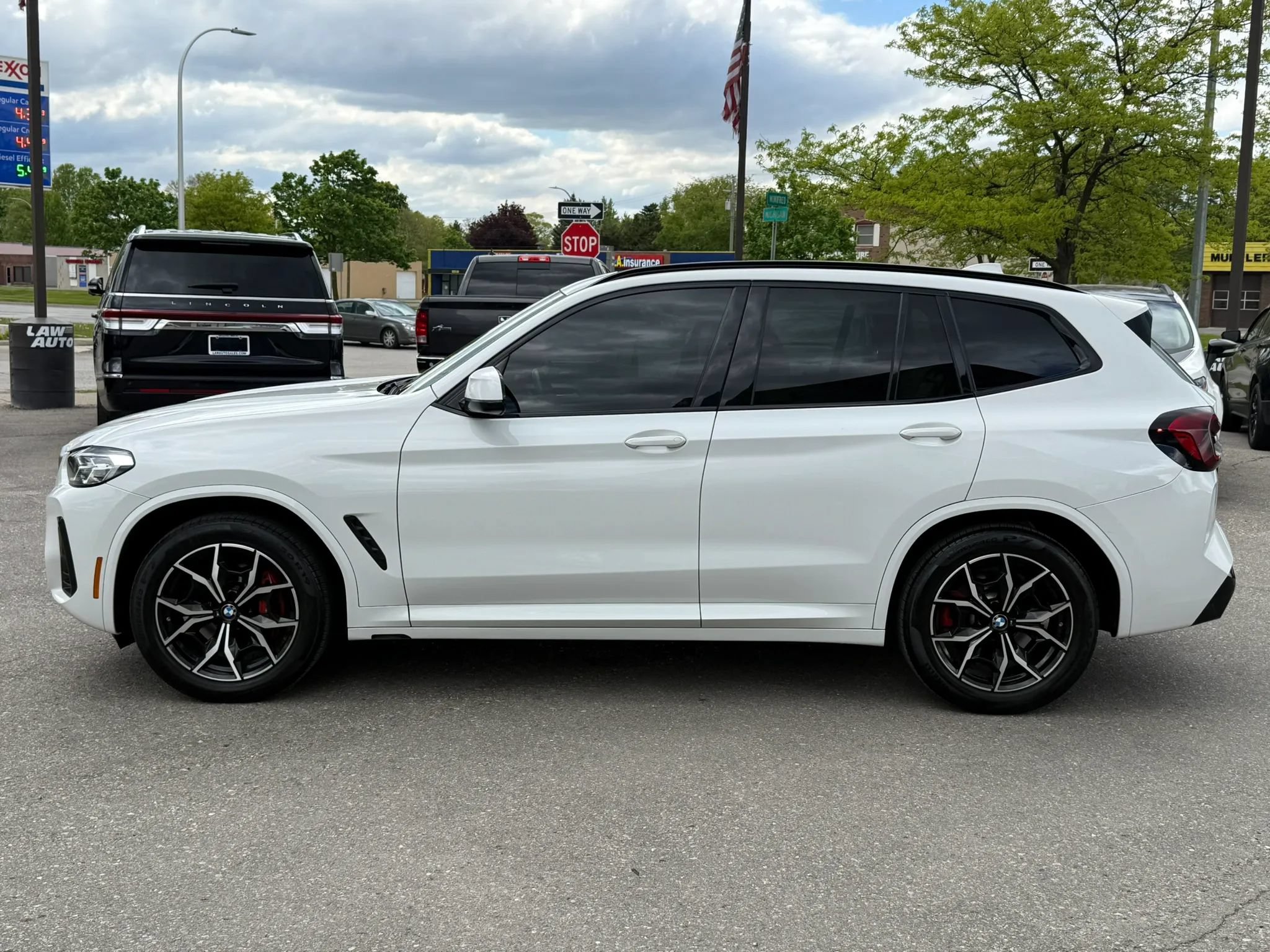 Used 2022 BMW X3 xDrive30i w/ M Sport Package 2 AWD/4WD image 8