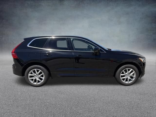 Used 2018 Volvo XC60 T5 Momentum w/ Vision Package AWD/4WD image 6