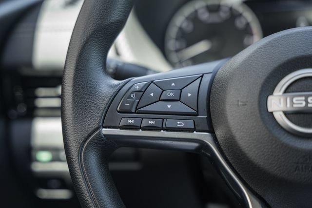 Used 2025 Nissan Sentra SV FWD image 32