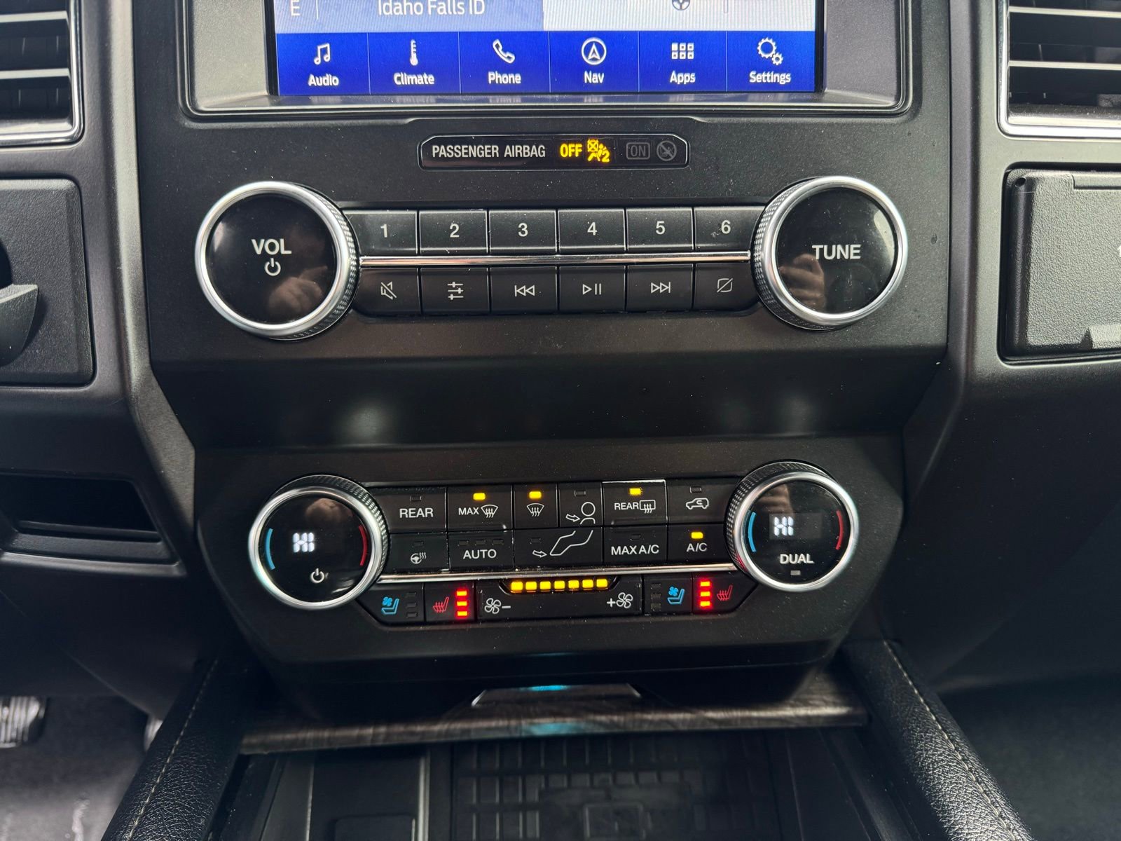 Used 2020 Ford Expedition Limited image 28