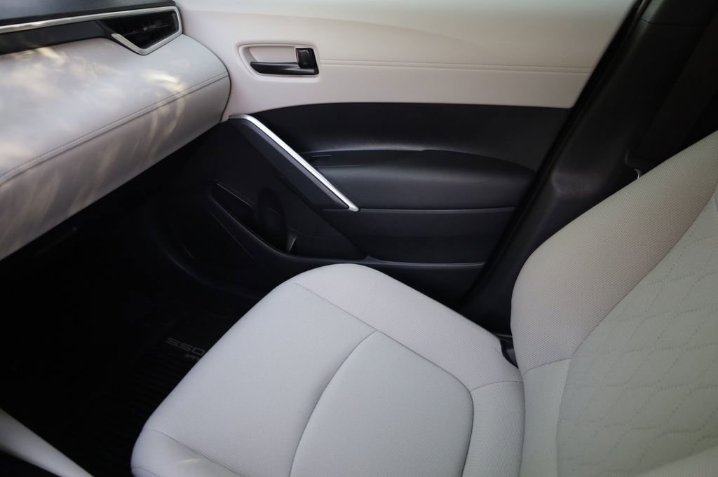 Used 2023 Toyota Corolla Cross L FWD image 7