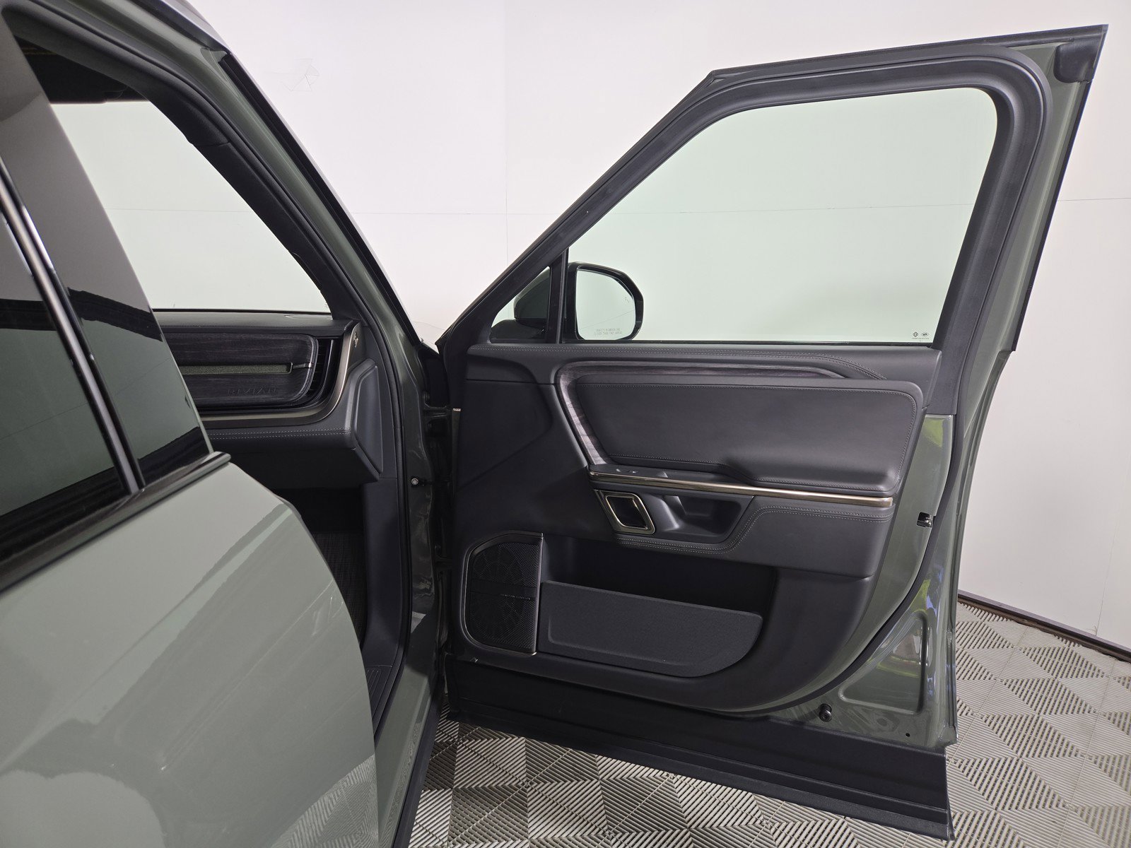 Used 2022 Rivian R1S Launch Edition image 18