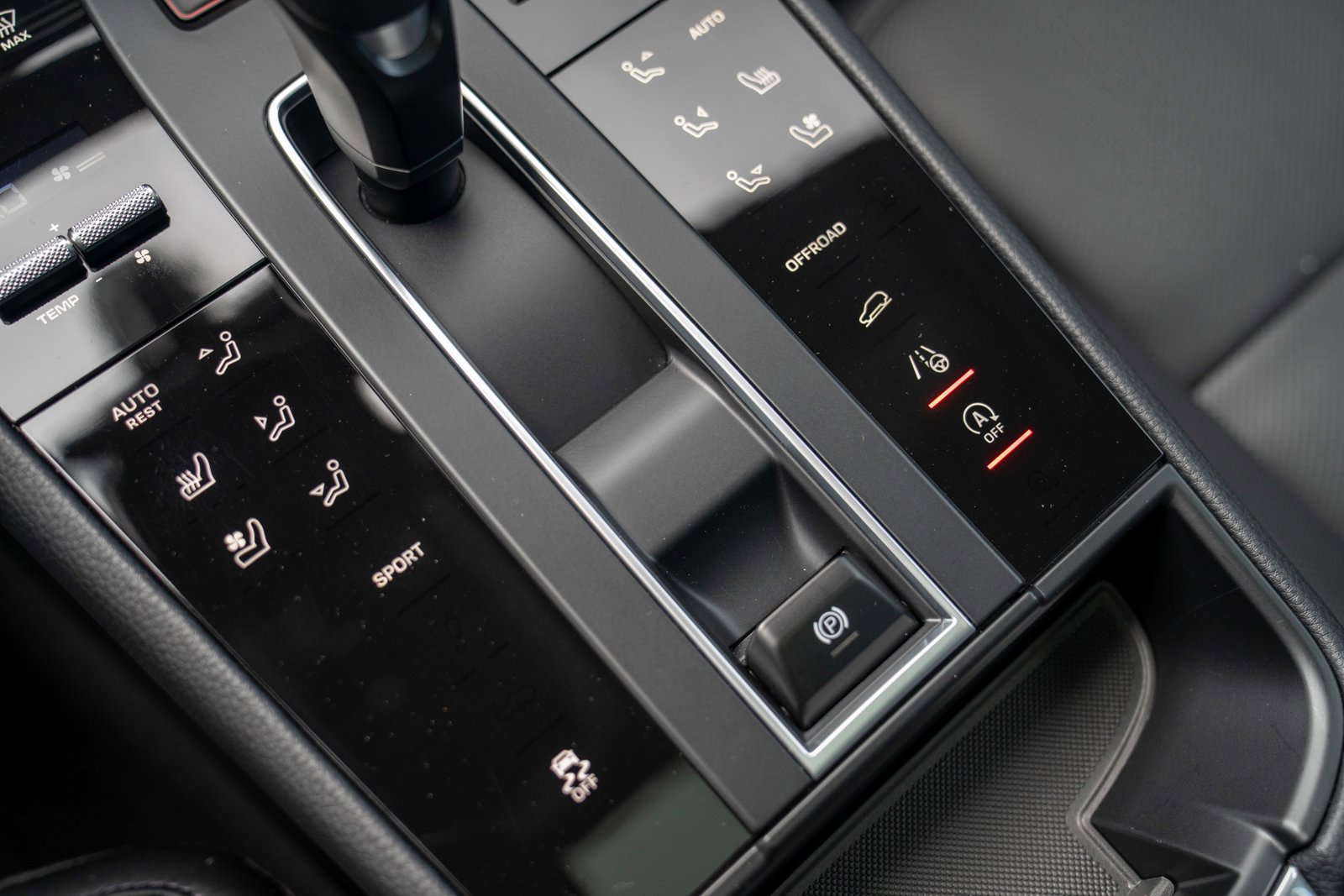 Certified 2025 Porsche Macan image 20