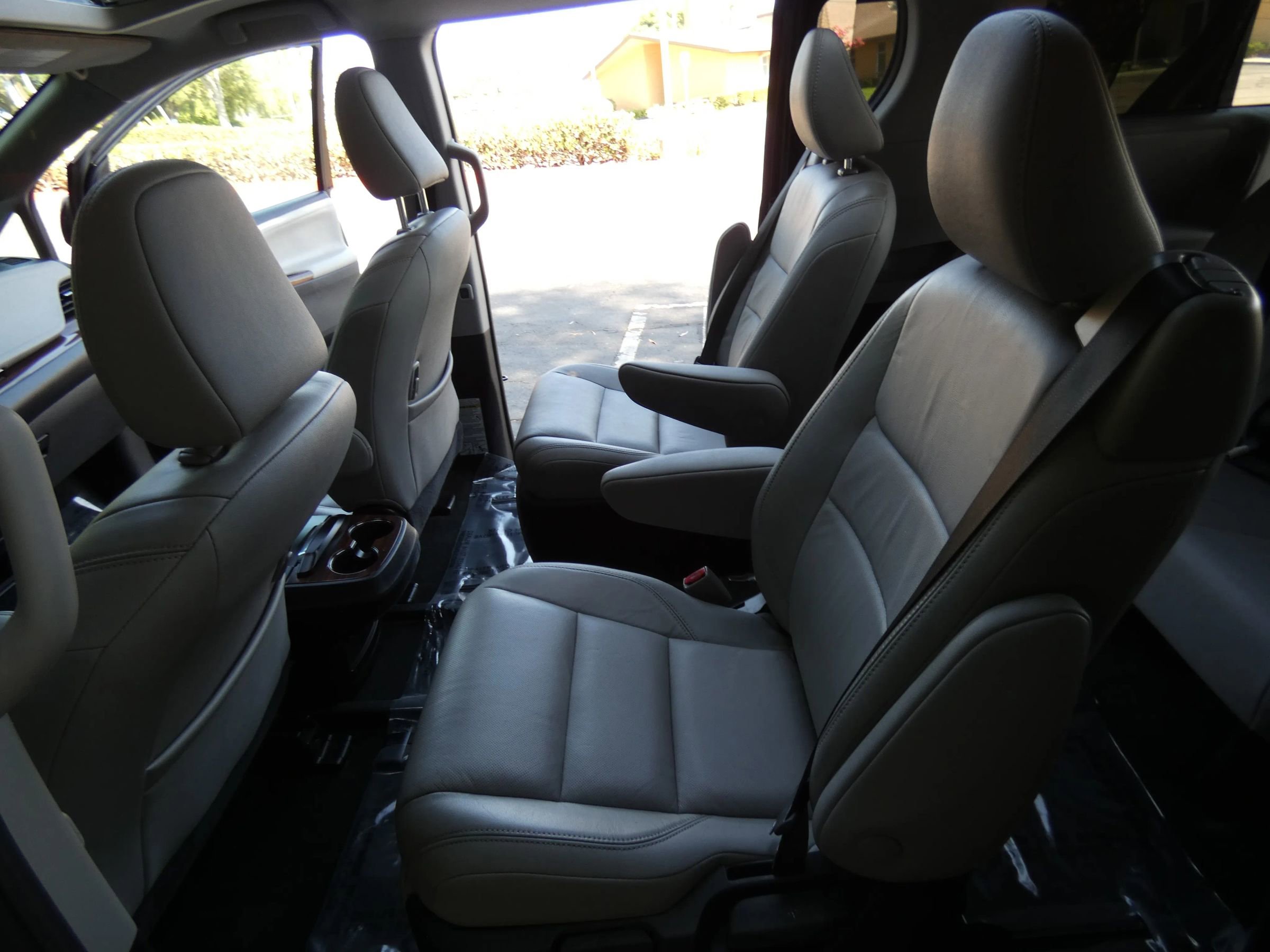 Used 2018 Toyota Sienna Limited image 41