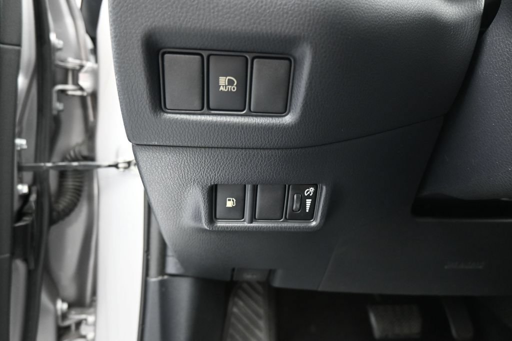 Used 2019 Toyota C-HR XLE FWD image 12