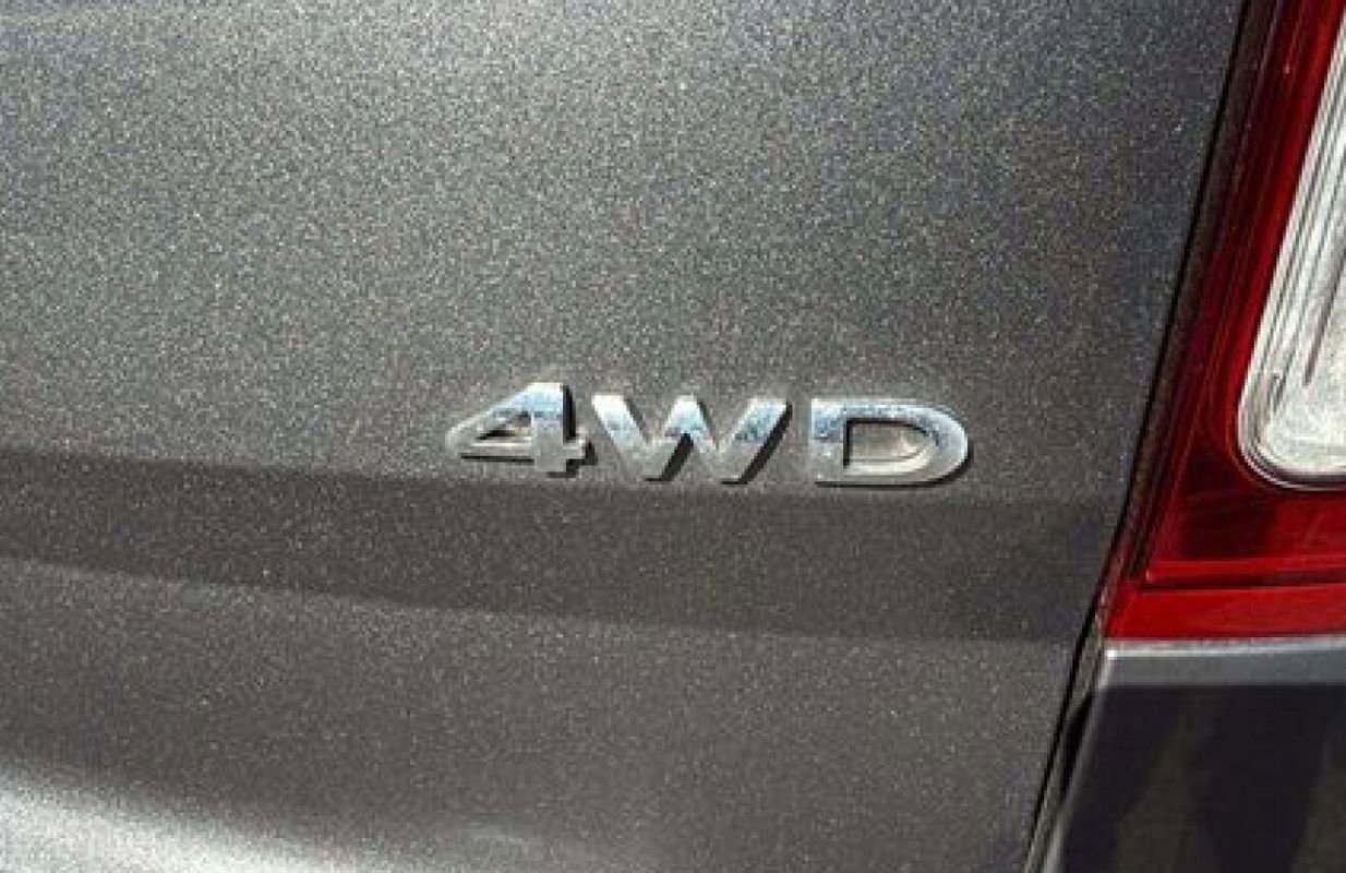 Used 2013 Ford Explorer Limited image 19