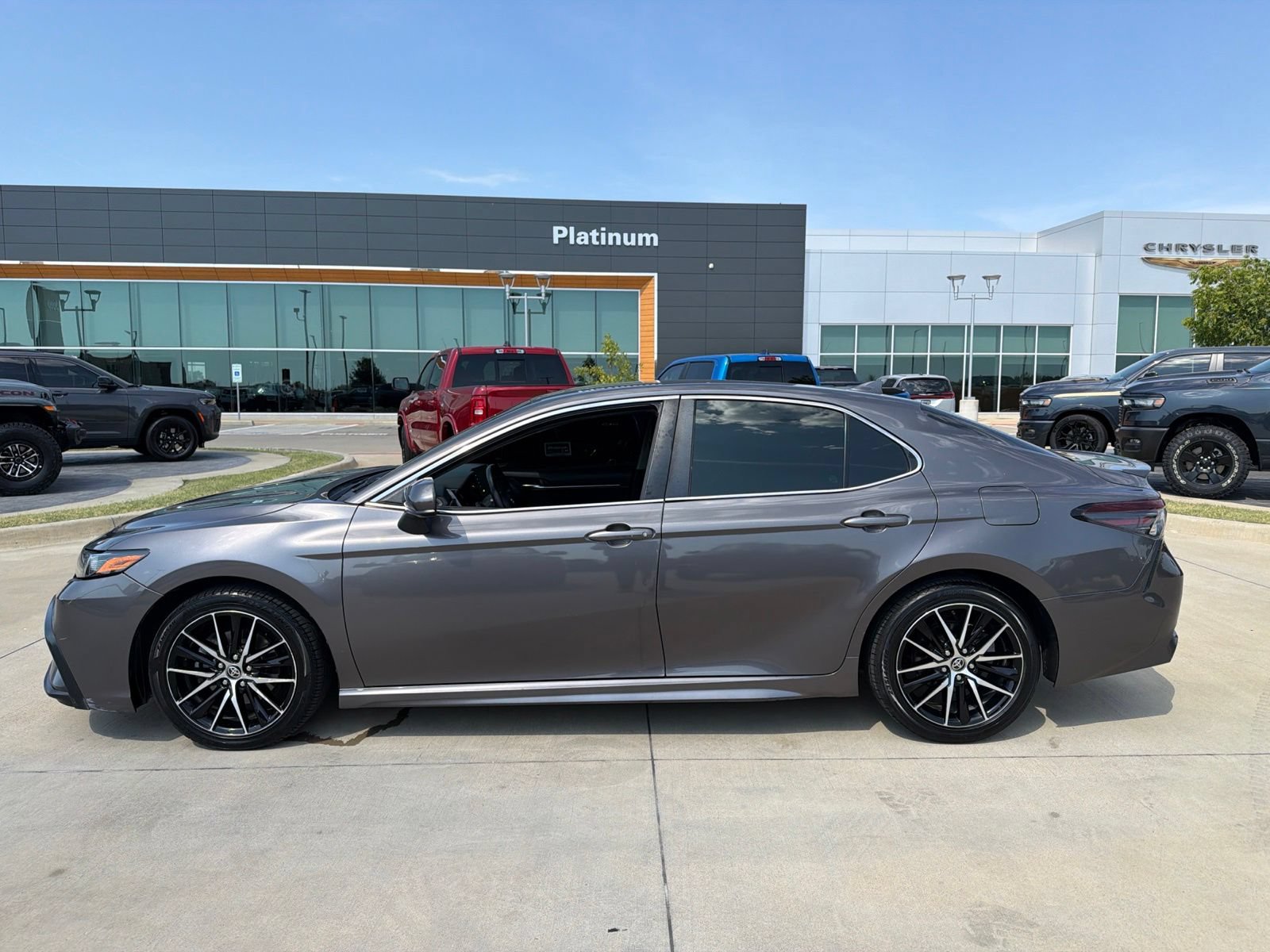 Used 2021 Toyota Camry SE FWD video 2