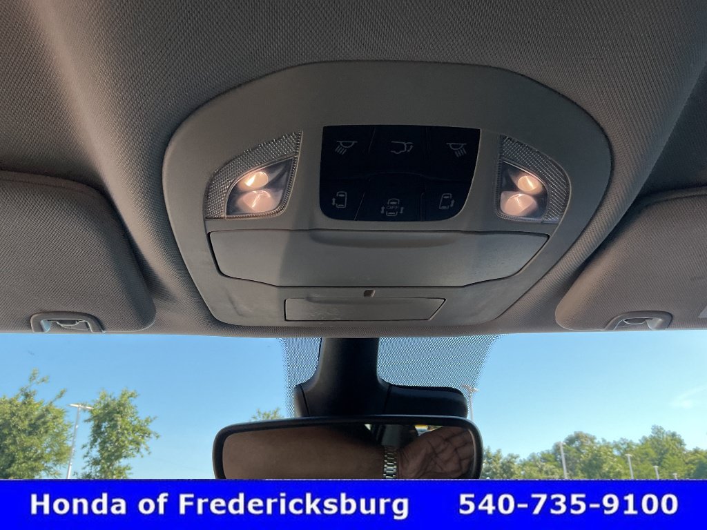 Used 2024 Chrysler Pacifica Touring-L FWD image 45