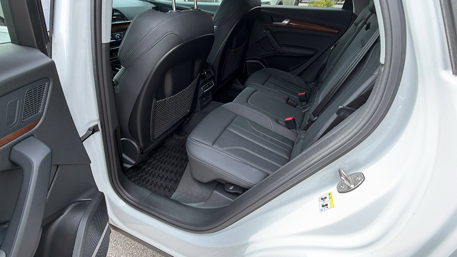 Used 2024 Audi Q5 e Premium Plus w/ Premium Plus Package image 24