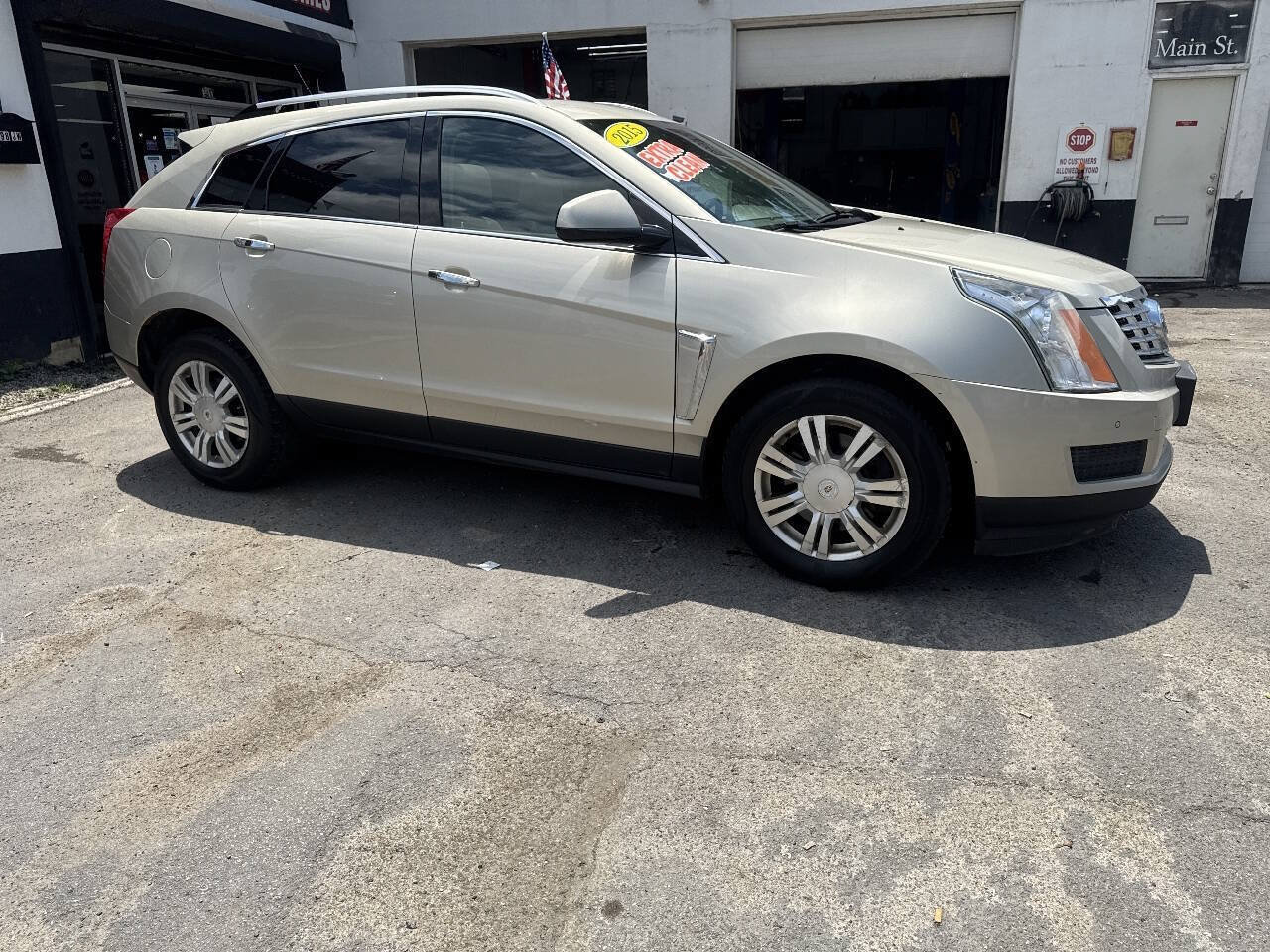 Used 2015 Cadillac SRX Luxury w/ Driver Awareness Package AWD/4WD image 4