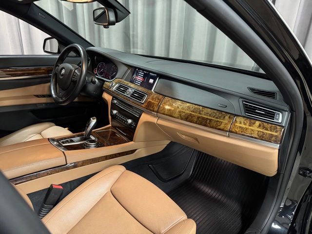 Used 2014 BMW 740Li xDrive image 9