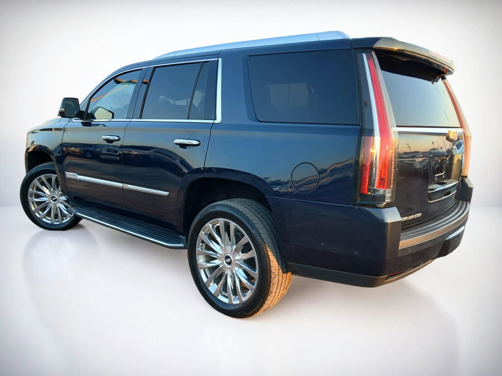Used 2019 Cadillac Escalade 2WD image 3