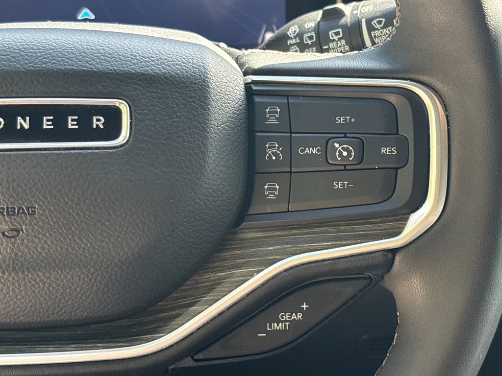 Used 2024 Jeep Wagoneer L Series II w/ Flexible Seating Group RWD image 17