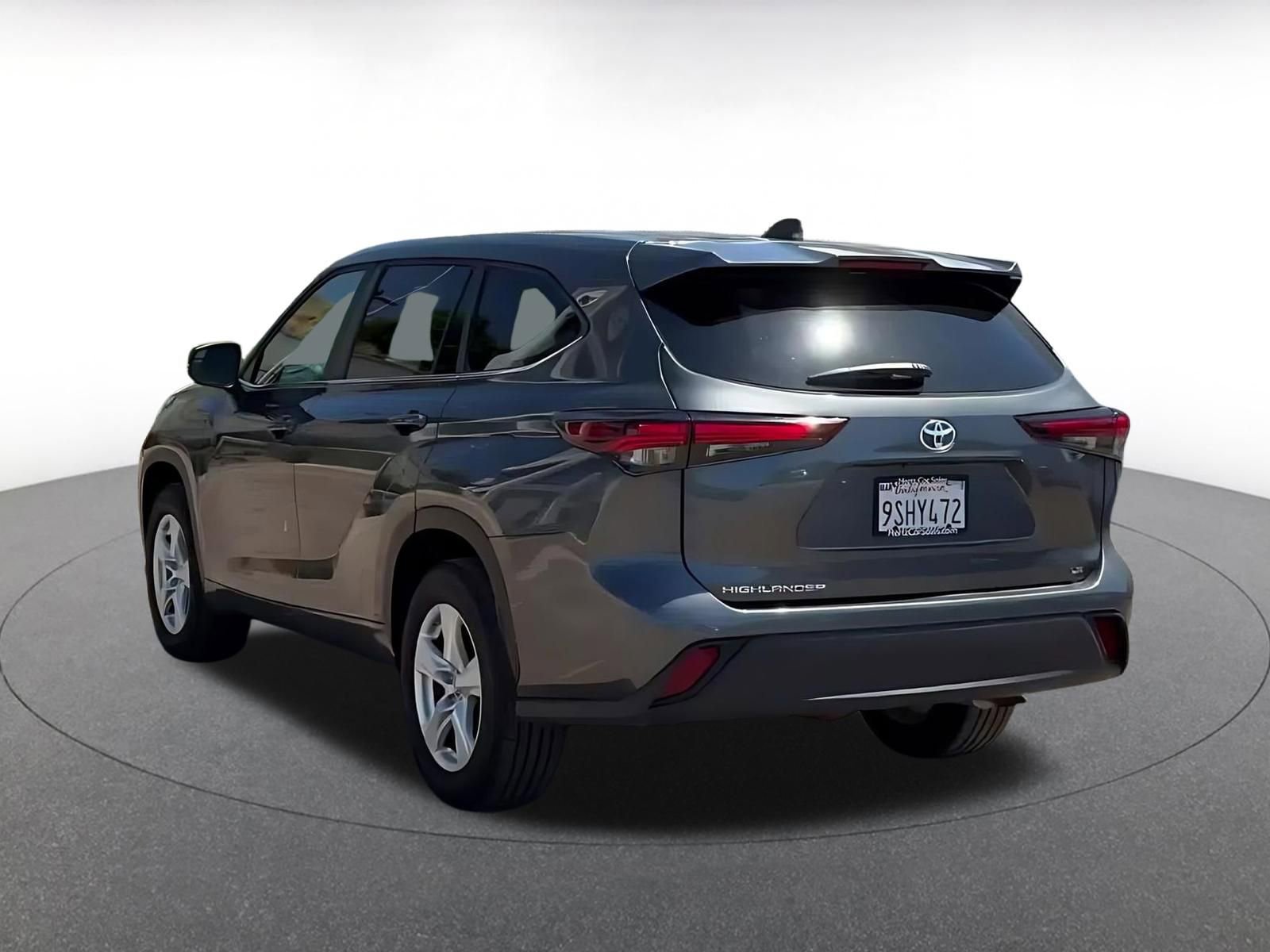 Used 2025 Toyota Highlander LE image 11