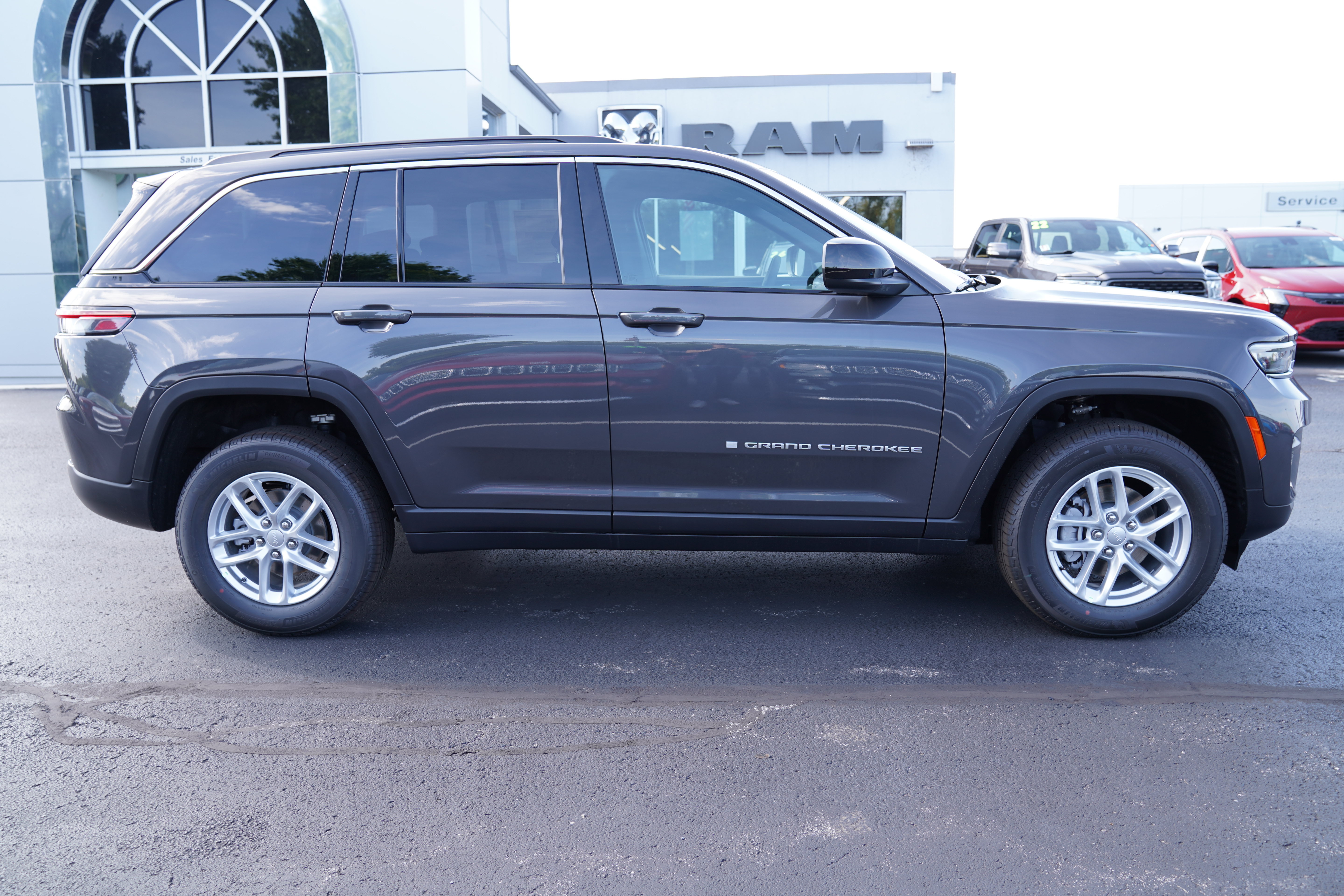 New 2026 Jeep Grand Cherokee Laredo X AWD/4WD image 2