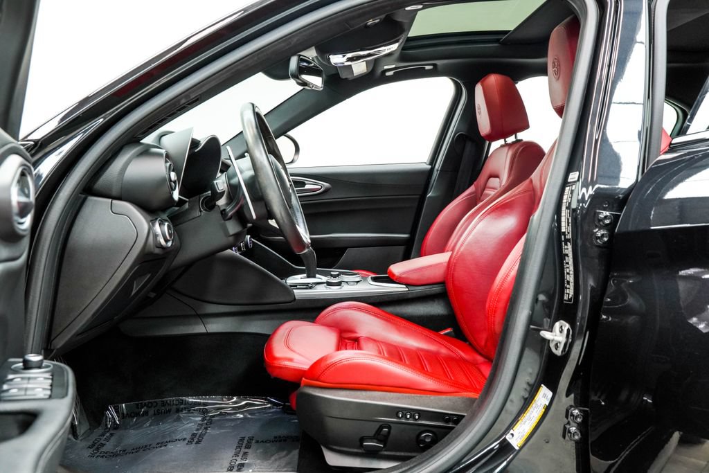 Used 2022 Alfa Romeo Giulia Veloce RWD image 15
