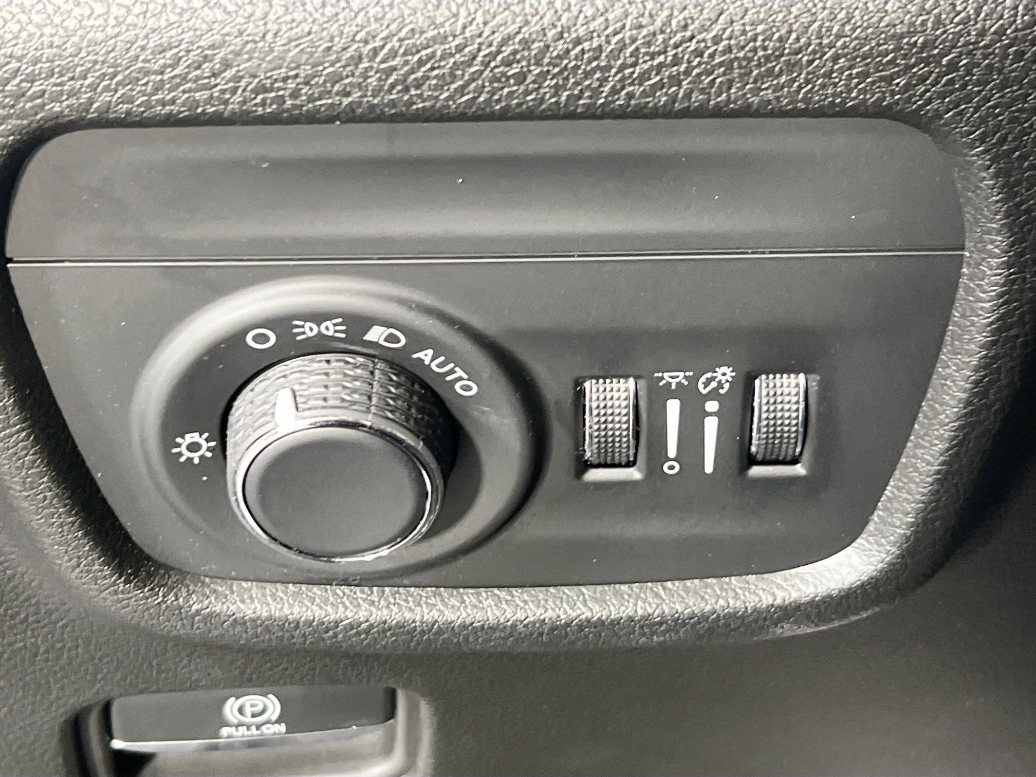 Used 2023 Jeep Grand Cherokee Altitude image 10