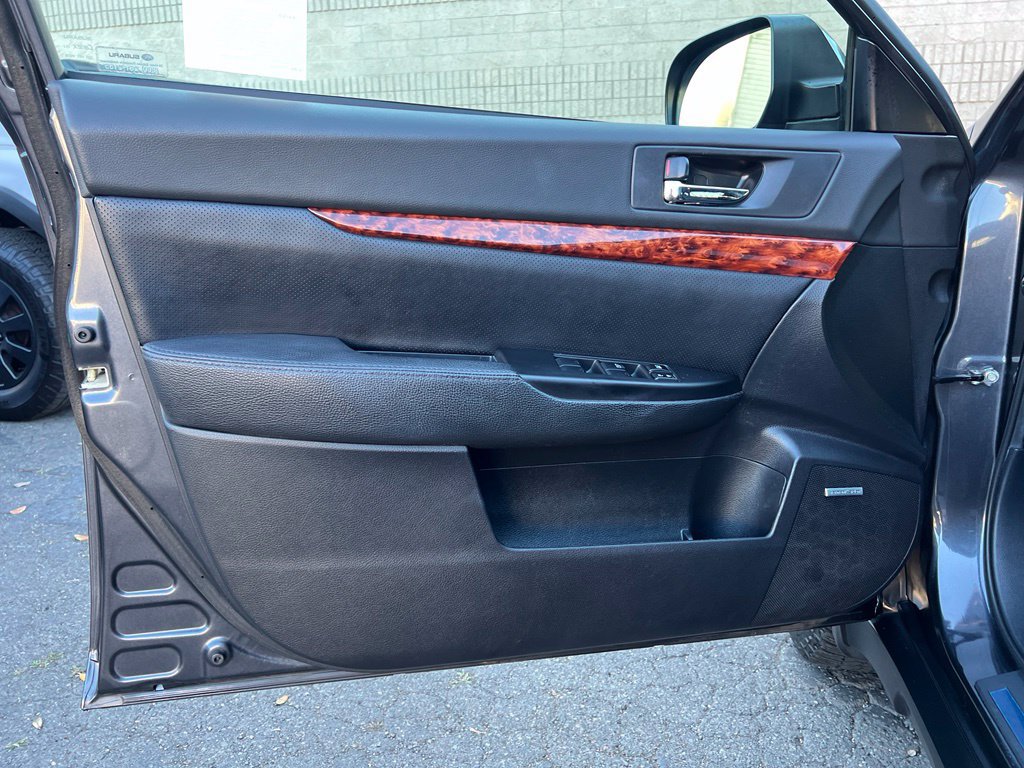 Used 2012 Subaru Outback 3.6R Limited w/ Moonroof Pkg AWD/4WD image 38