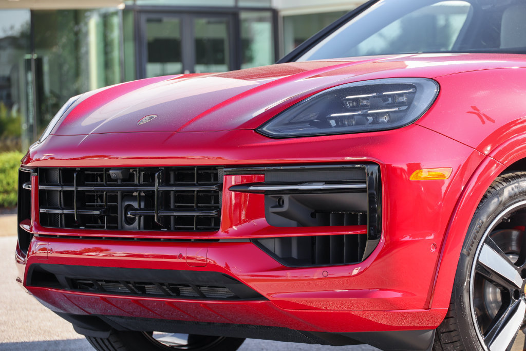 New 2026 Porsche Cayenne GTS AWD/4WD image 7