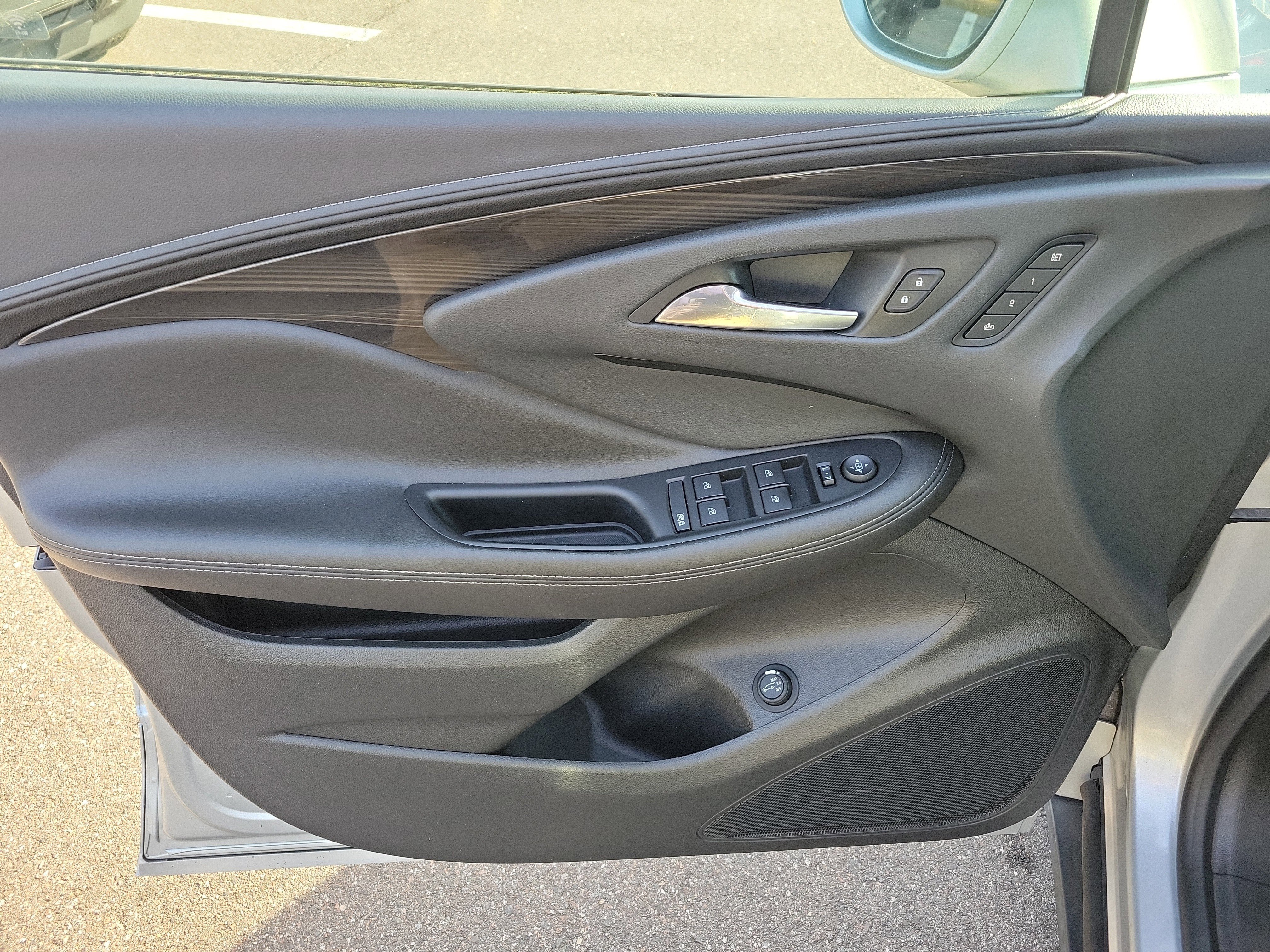 Used 2019 Buick Envision Essence image 19