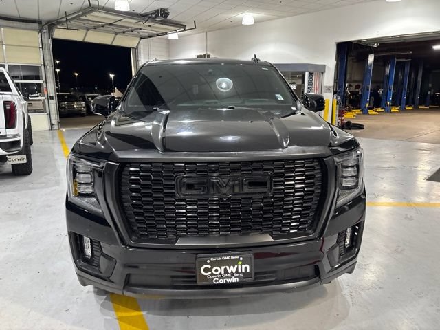 Used 2023 GMC Yukon Denali w/ Advanced Technology Package AWD/4WD image 3