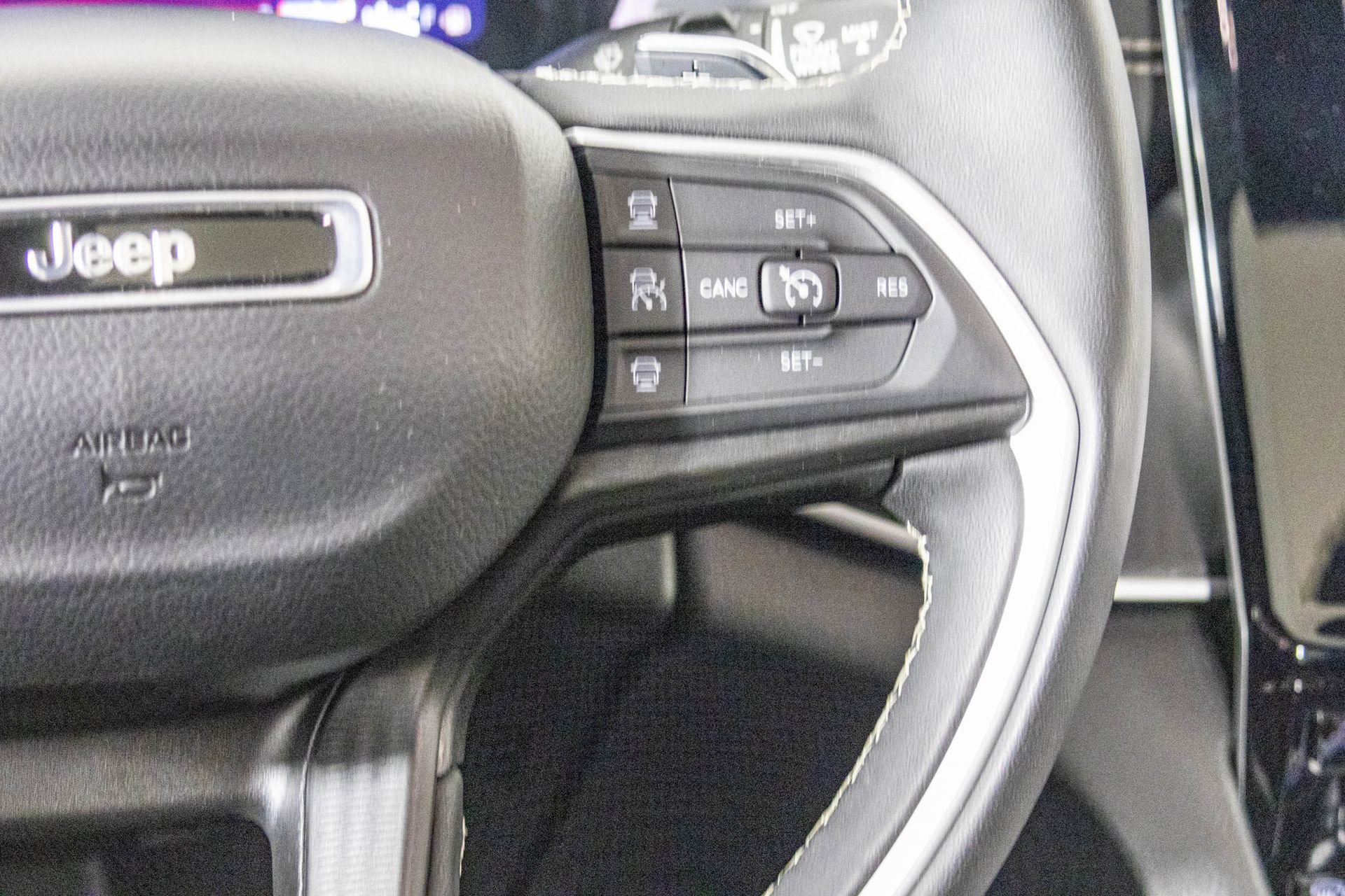 Used 2024 Jeep Grand Cherokee L Laredo w/ Luxury Tech Group I image 35