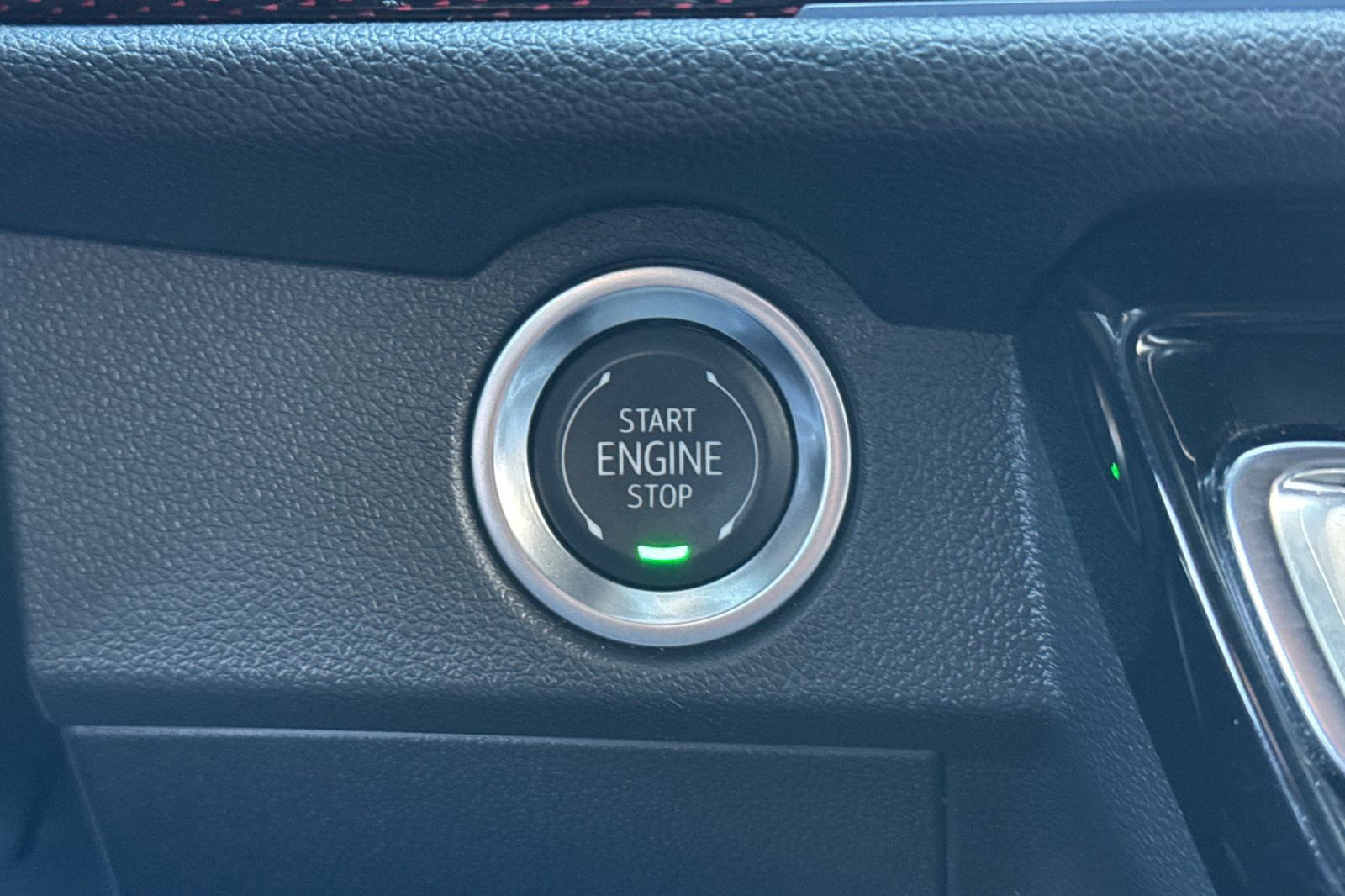 Used 2025 Chevrolet Traverse Z71 image 32