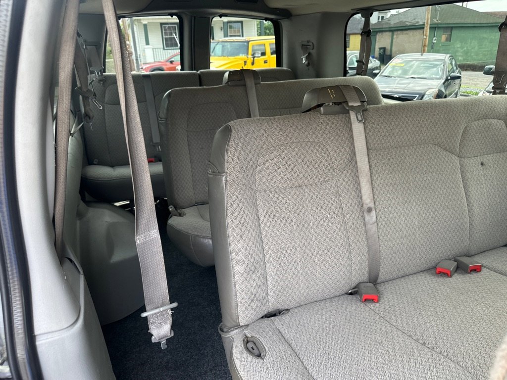 Used 2015 Chevrolet Express 3500 LS image 26