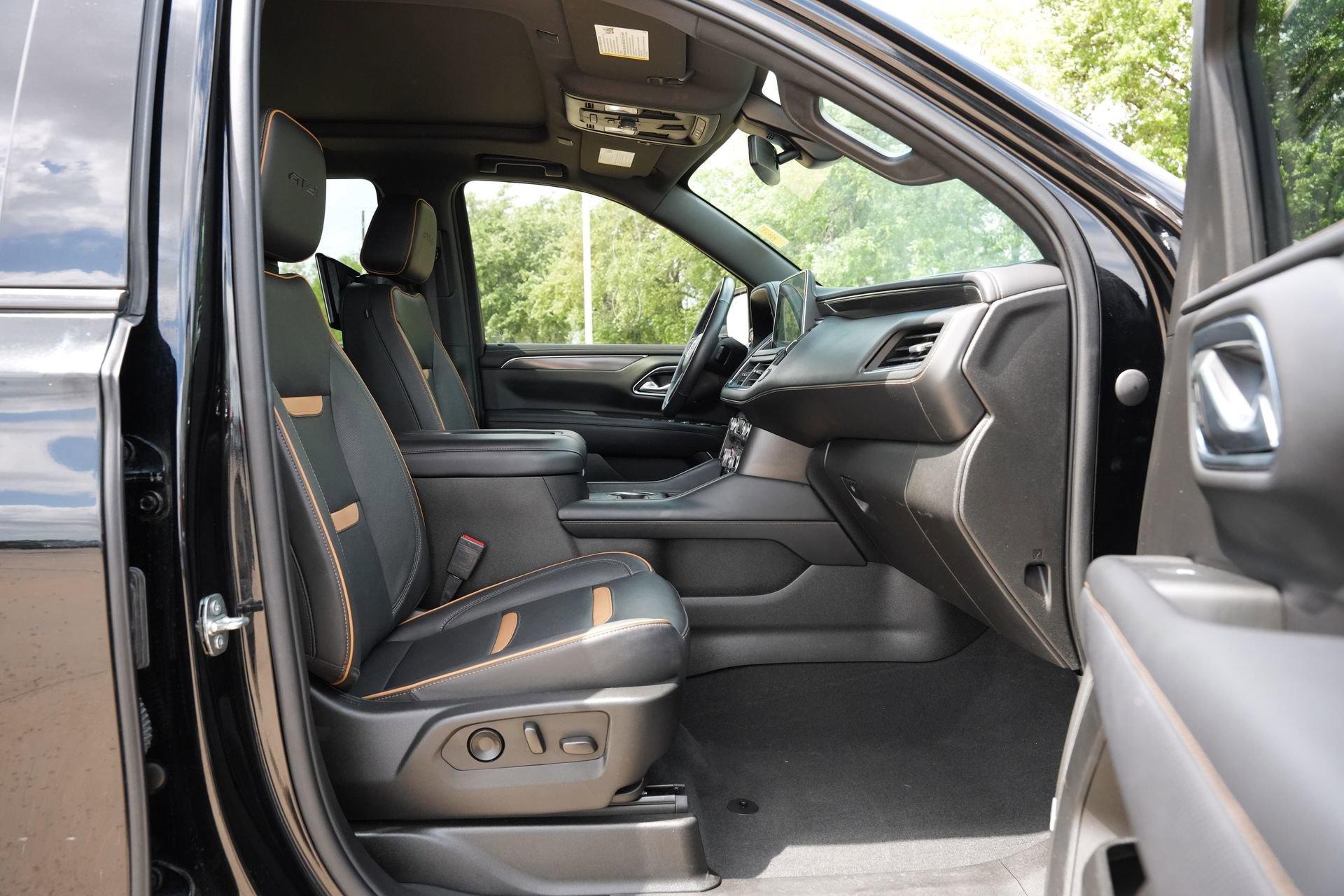 Used 2022 GMC Yukon AT4 image 21