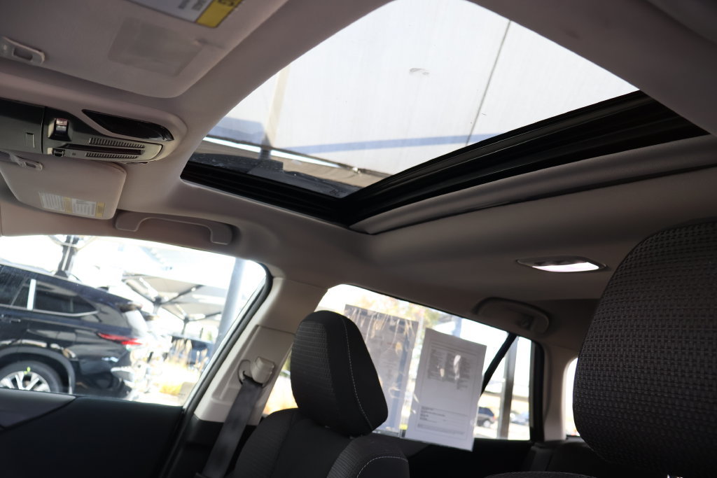 Used 2024 Subaru Outback Premium AWD/4WD image 5