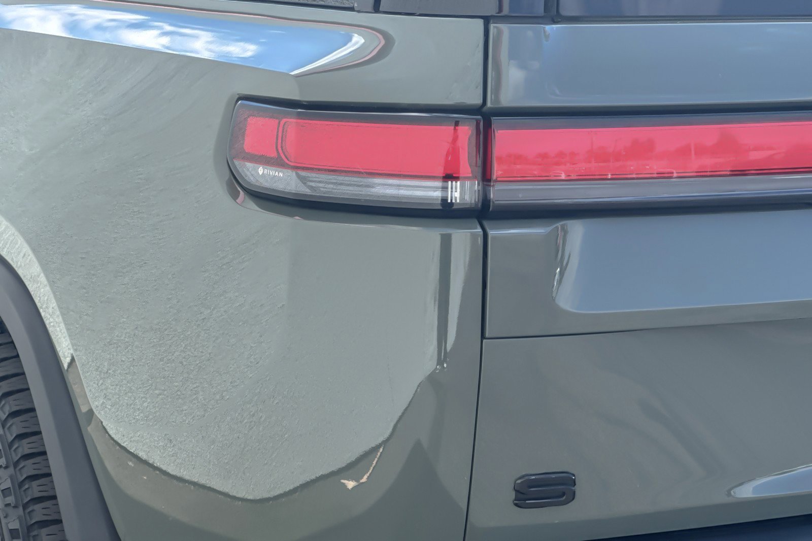 Used 2023 Rivian R1S Launch Edition image 27