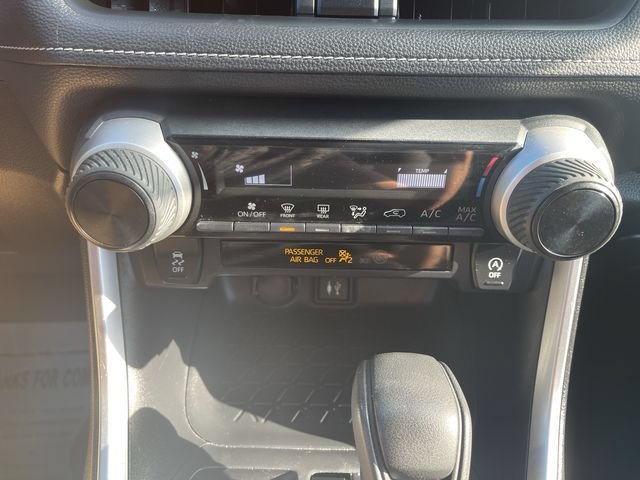 Used 2019 Toyota RAV4 LE w/ Carpet Mat Package AWD/4WD image 19