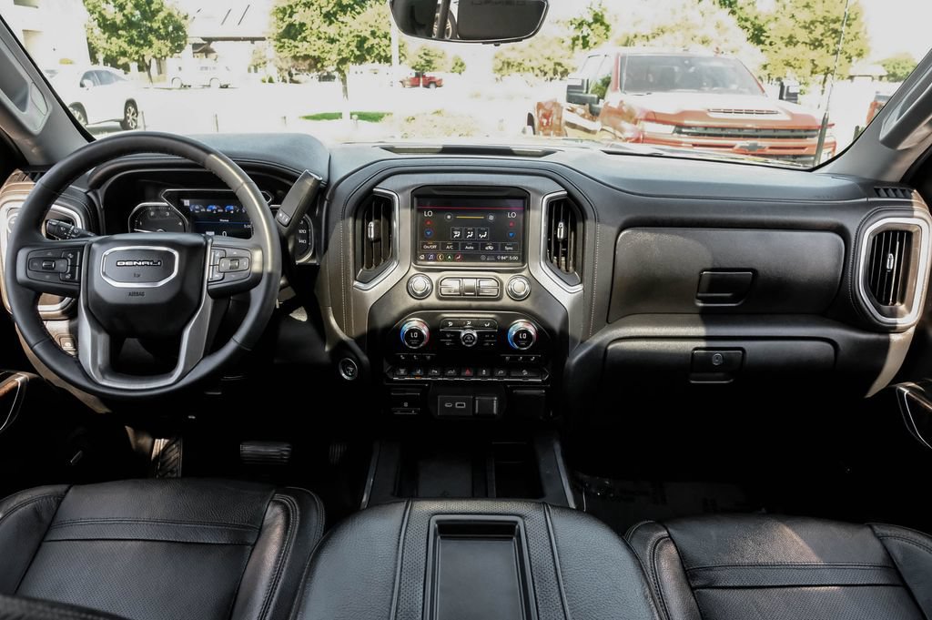 Used 2020 GMC Sierra 2500 Denali w/ Denali Ultimate Package AWD/4WD image 11