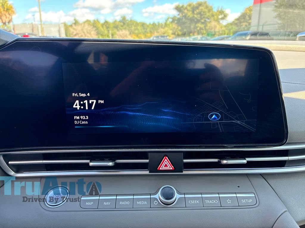Used 2024 Hyundai Elantra SEL FWD image 31