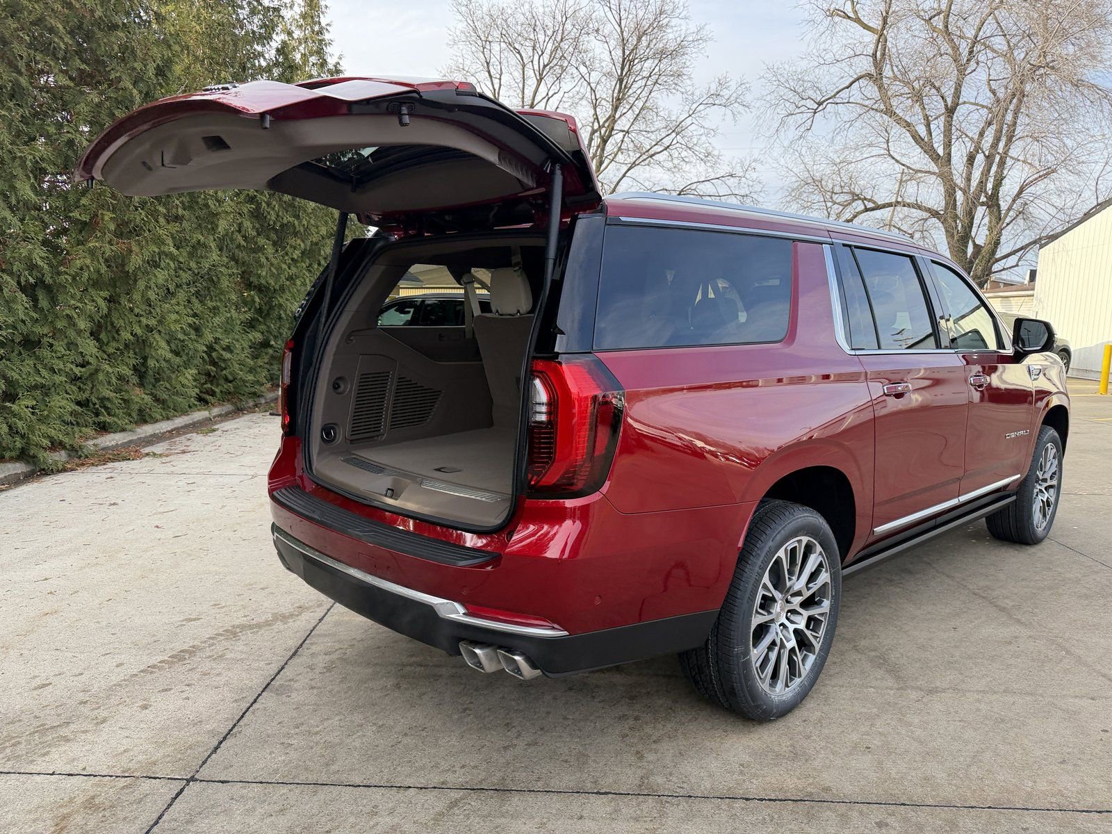 New 2026 GMC Yukon XL Denali w/ Sun & Power Step Package image 36